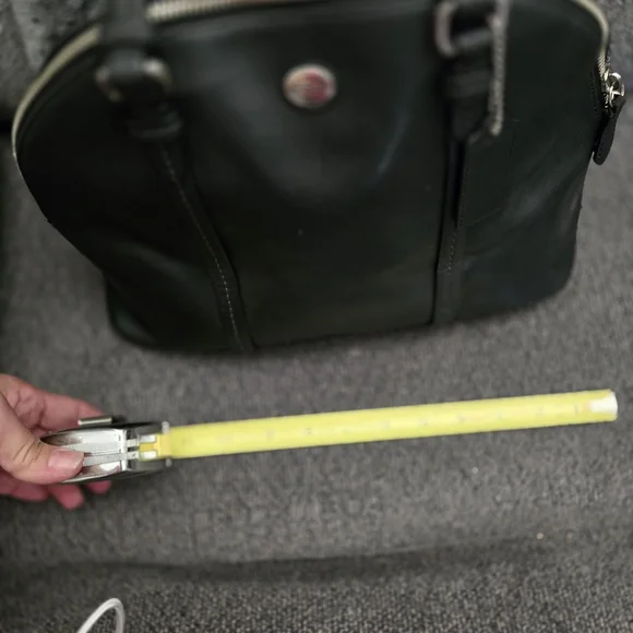 Coach Black Leather Women's Bag - Picture 4 of 8